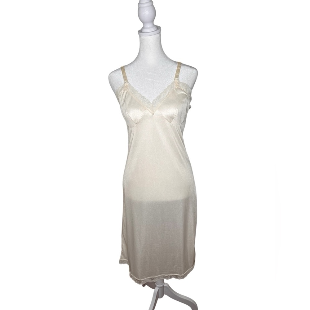 Movie Star Vintage Delicate Ivory Slip Nightgown 100% Nylon Made in USA